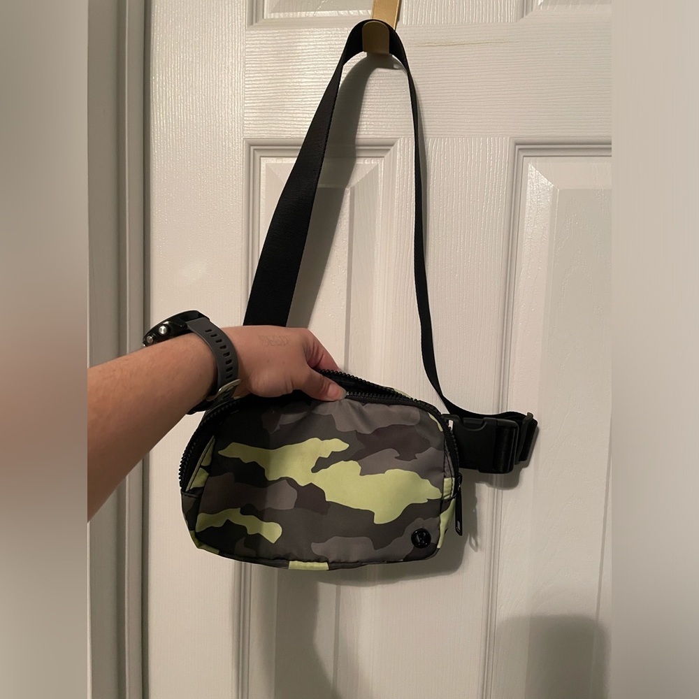 Lululemon Everywhere Belt Bag 1L - Picture 9 of 9